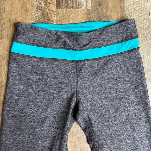 Lululemon Capri Leggings Grey and turquoise run - Picture 2 of 11